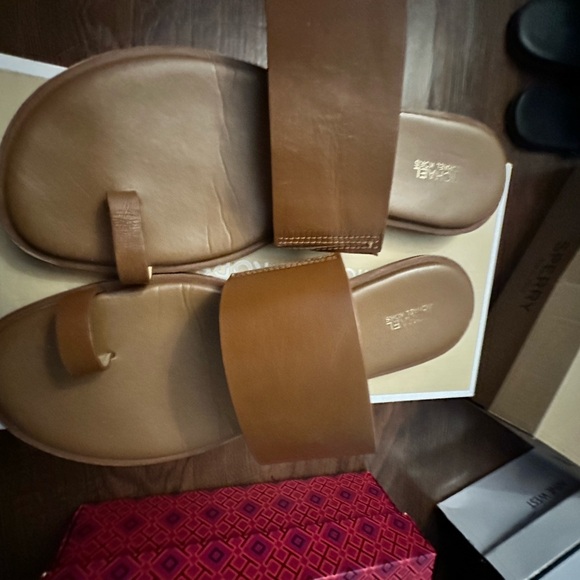 Closet blowout!!! Michael Kors sandals size 10. - Picture 2 of 4